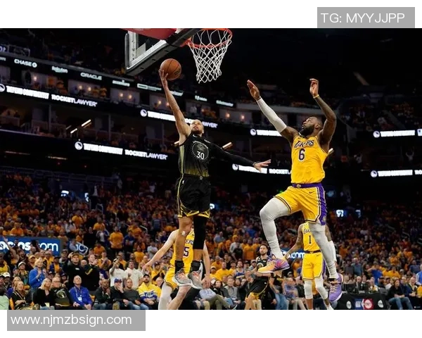 詹姆斯豪取25分12篮板库里贡献13分9助攻湖人客场战胜勇士