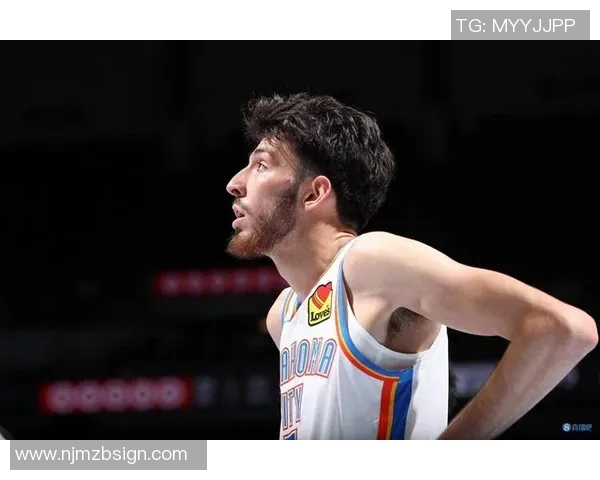 霍姆格伦持球强突 篮下强起打板上篮得手